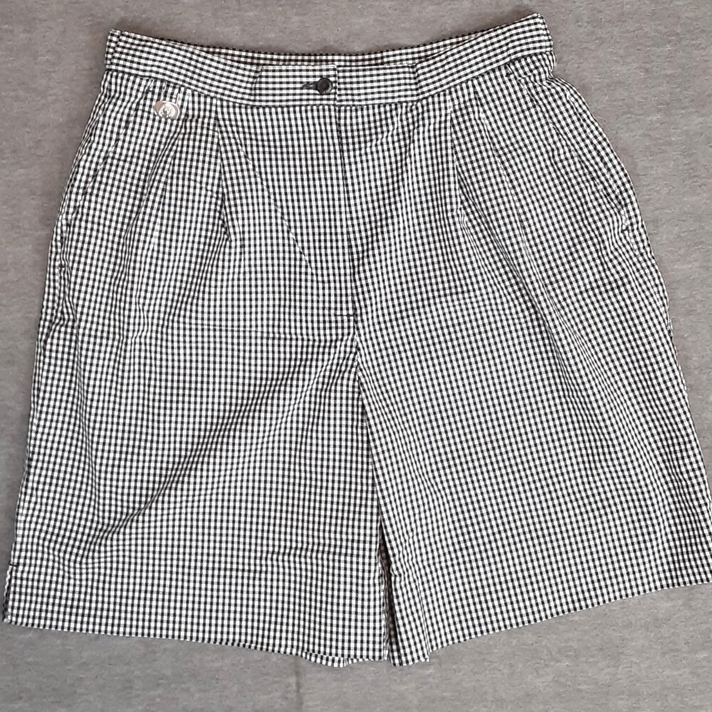 Liz Golf Woman's Size 14 Golf Shorts, Black/White. Pleated front with pockets.